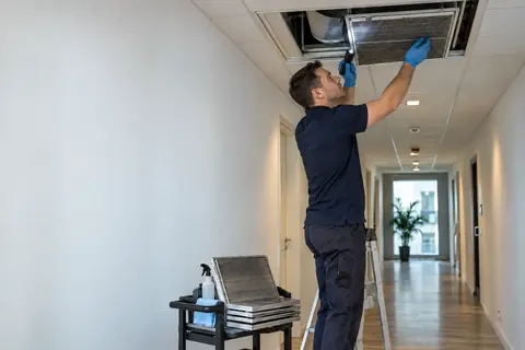 Intretinerea unui sistem de aer conditionat cu tubulatura